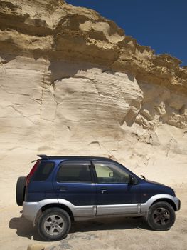 Offroad sport utility vehicle near a rocky cliffside