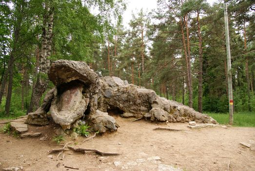 The sculpture of the crocodile is made of stones