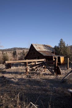 an old cabin barn that has been abandoned.