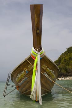 One of the popular Thai Longtailboats is docked close to a beach in Krabi. 