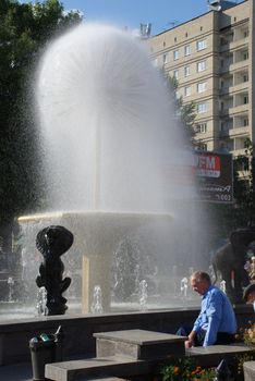 The fountain in the form of a dandelion flower in Saratov