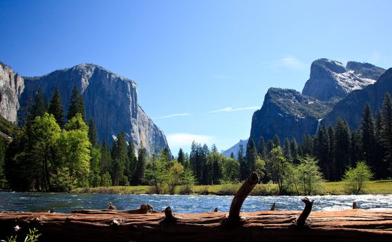 Cedar colored log frames the entrance into Yosemite Valley