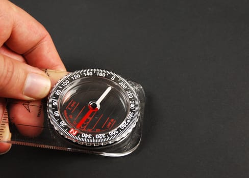 picture ofa magnetic compass