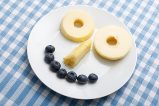 A fruit smiley as a healthy dessert