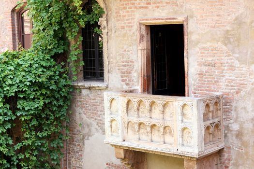 details Romeo and Juliet balcony in Verona, Italy