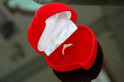 gold wedding ring with beautyfull red box