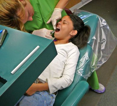 girl having an orthodontal checkup