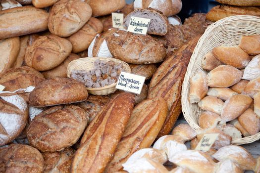 Freshly baked bread at farmer's market (on signs is the type of bread, no brandnames!)