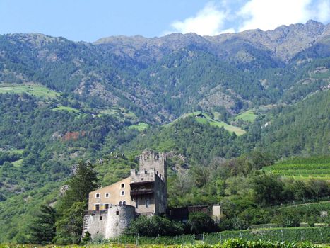 Burg Hochnaturns bei Naturns im Vinschgau in Südtirol
