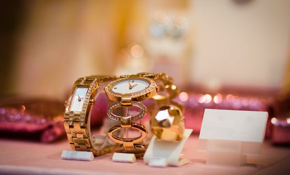 modern golden women swatch