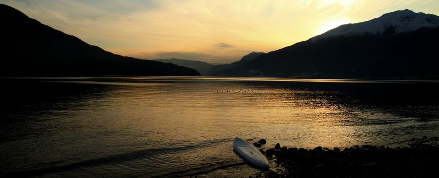 Como Lake, sunset with surf on the shore