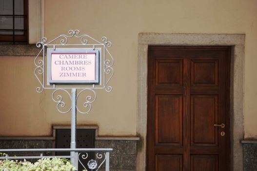 Sign outside hotel with room words in Italian, French, English and German