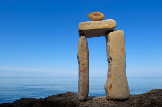 Balancing of pebbles at the sea coast