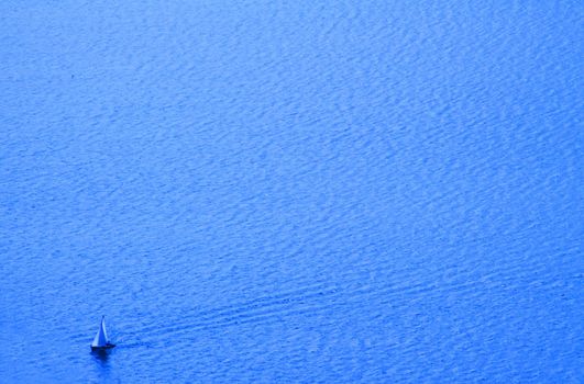 Sail alone in the blue of an infinite water