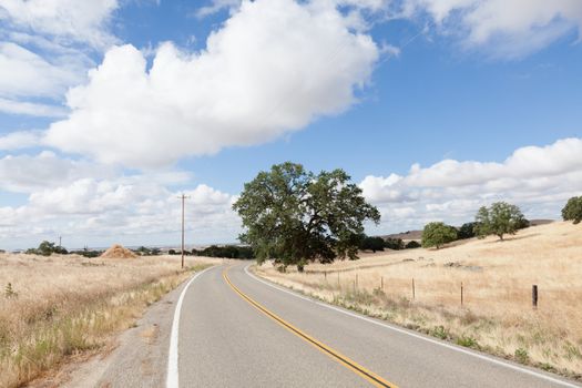 Sierra foothills around Mariposa in Central Valley, California