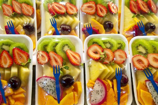 We can find these packed fruit salad on many stands inside the Boqueria Market, in Barcelona, Spain.