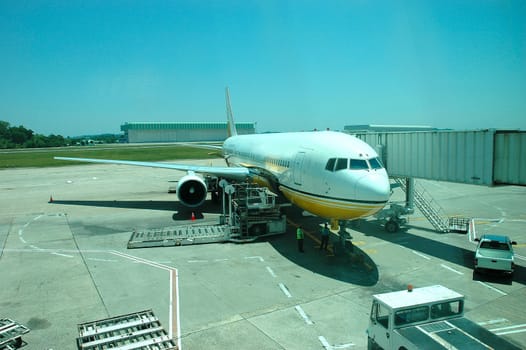 airplane landing in airport waiting for passenger get aboard