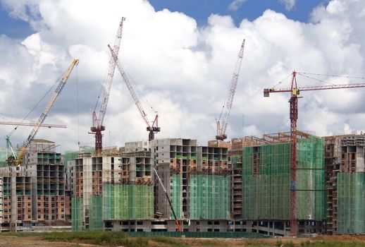 Multi-storey building under construction with a number of cranes.