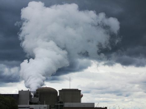 nuclear power plant in Ontario emits polluntion