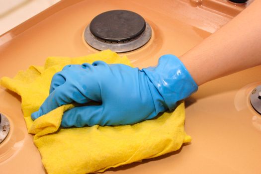 Sink of a cooker a yellow napkin