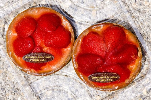 strawberry cakes