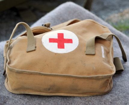 Standard first aid bag from the norwegian armed forces