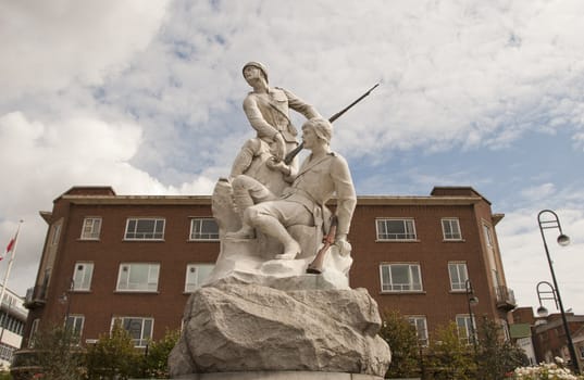 British War Memorial showing two soldiers from the Boer War 