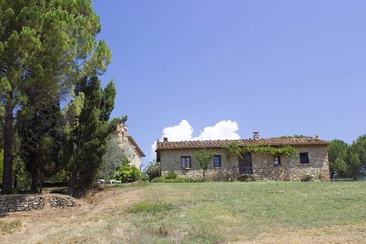typical tuscan house