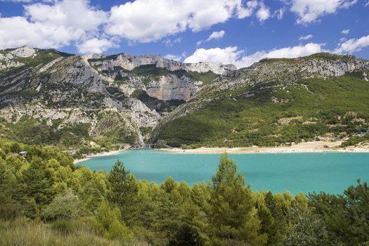 Lac de Sainte Croix (Provence - Alpes, France) - View of the lake 