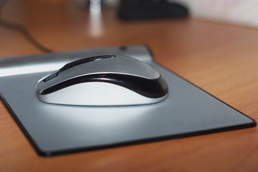 photo of the silvery computer mouse
