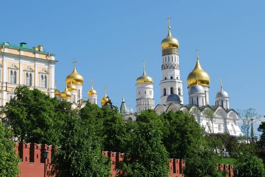 Red brick wall and white stone cathedrals in Moscow Kremlin, Russia