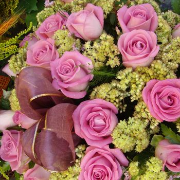 pink roses bouquet with bow                               