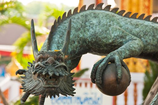 Dragon sculpture