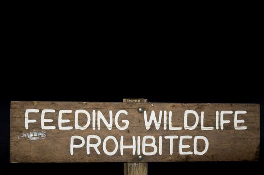 A roadsign instructing people not to feed the wildlife.