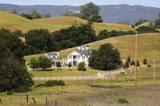 Palatial Horse Ranch in the country in Northern California