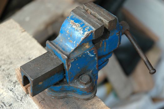 tool that commonly used in small scale industries