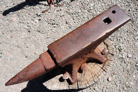 An old rusty anvil from the top view