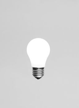Singel glowing light bulb