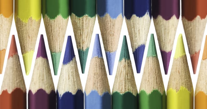 Zigzag pattern with colourd pencils
