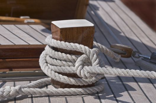 Close-up of a rope fasten to a wooden bitt