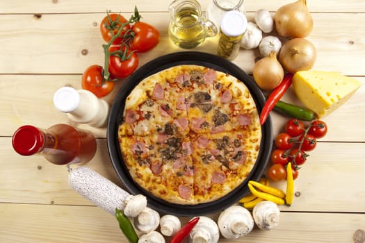 A couple of delicious pizzas, with raw tomatoes, green peppers and mushrooms