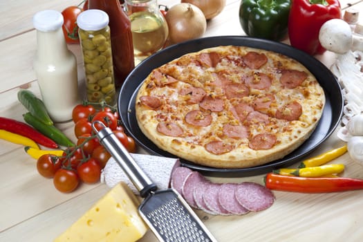 A couple of delicious pizzas, with raw tomatoes, green peppers and salami