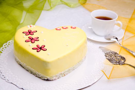 sweet love cake with flowers - heart shape