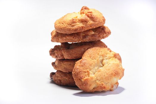 Four sweet cookies are combined one on another and the fifth is located before them.