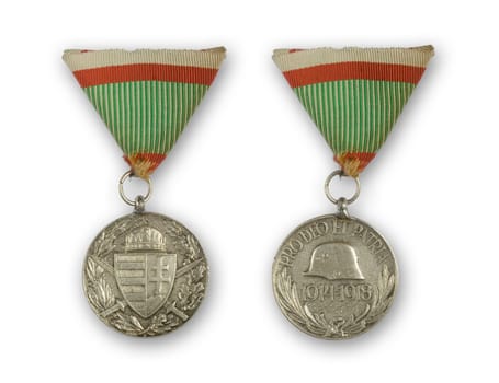 Hungarian medal of Knightly Order of Vitez - Commemorative Medal for World War I for combatants