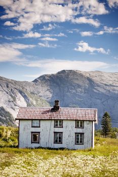 An abandoned house in the Norwegian mountains