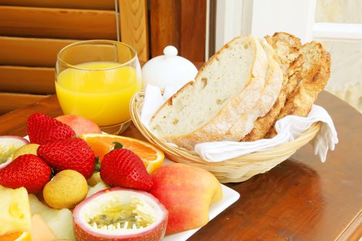 Fresh Fruit Juice with Fruits and Bread