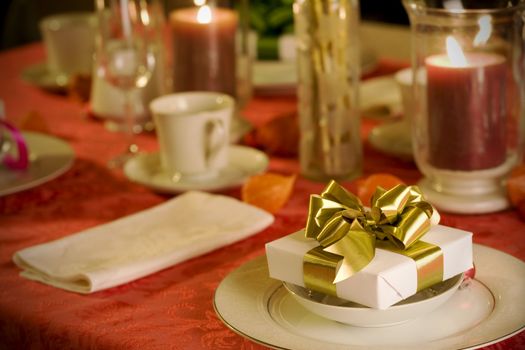 Elegant Christmas table setting in red and gold colord
