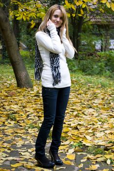 beautiful young woman outdoors portrait in autumn fashion
