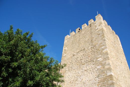 famous castle in Lisbon built on the II Century BC